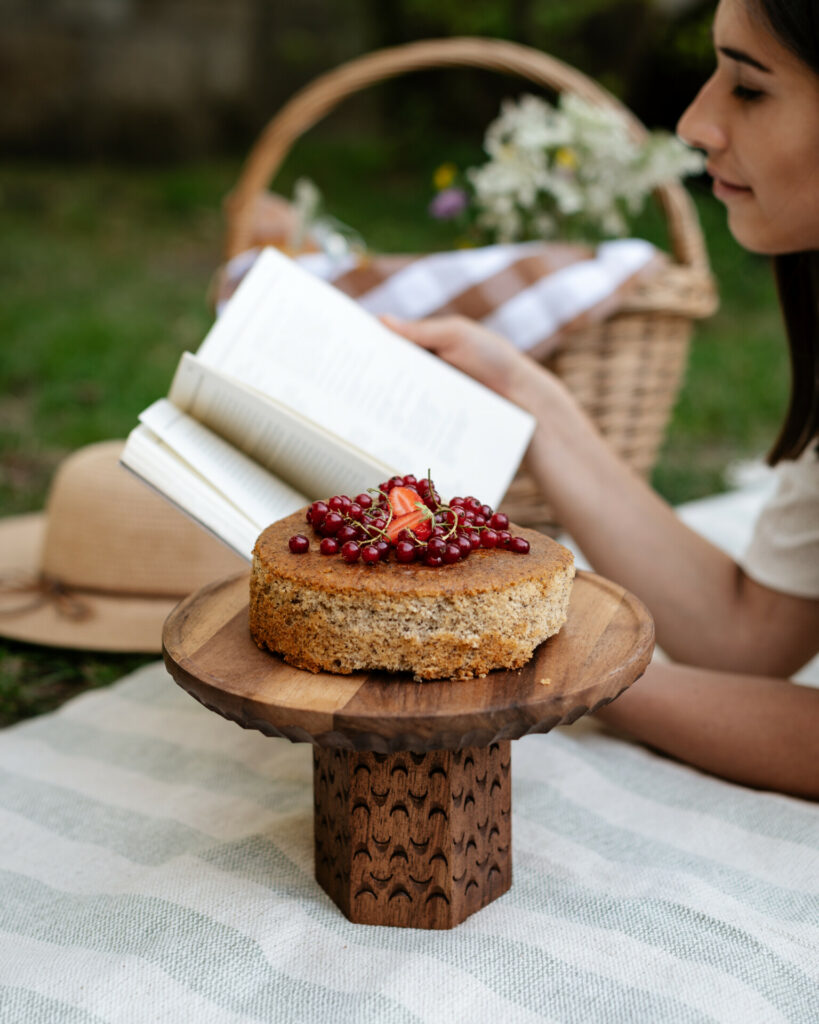 Dvor cake stand on a picnic